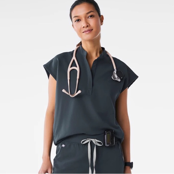 Figs Oversized Rafaela Scrub Top - Picture 1 of 7